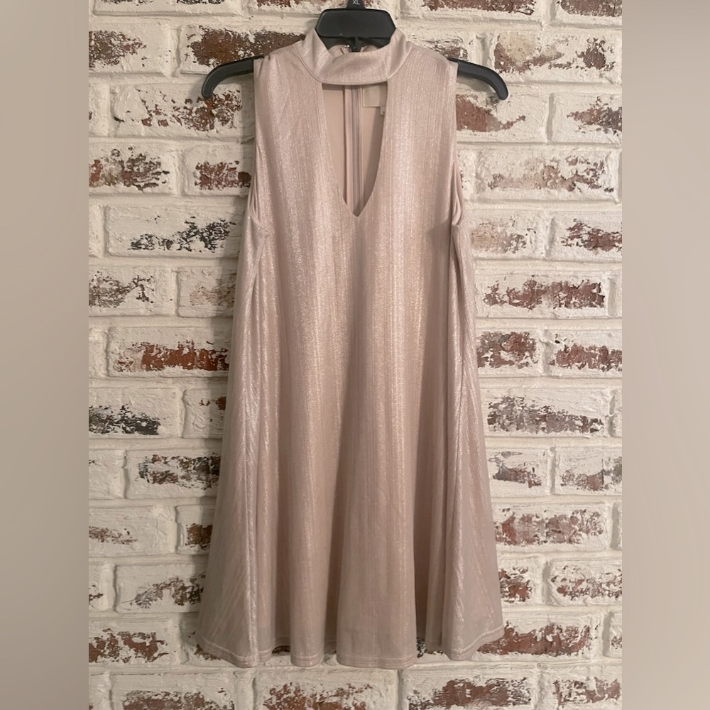 J.O.A Women’s Gold/Cream Shimmer Sleeveless V-Neck Dress Size Medium